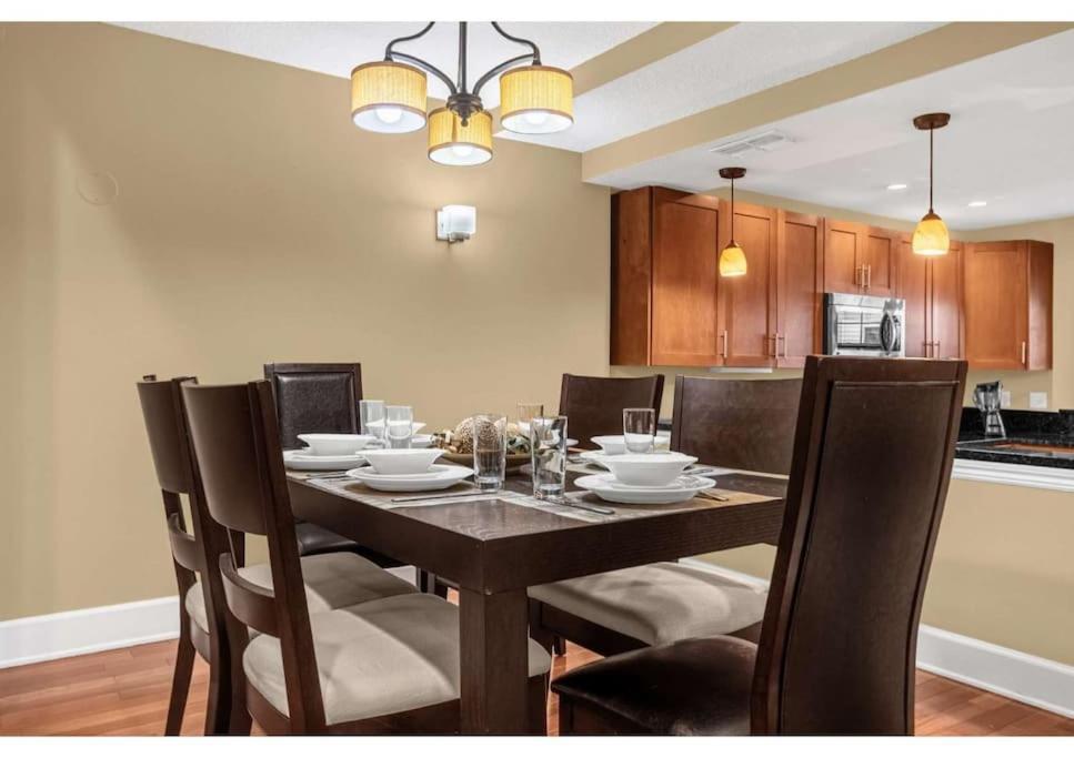 Cozy & Elegant 4Br Enchanted Townhouse - 1 Mile To Disney With Resort Pool, Gym, & Jacuzzi Orlando Ngoại thất bức ảnh